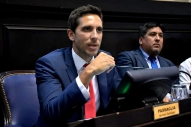 Passaglia juega al límite con el reglamento y busca retener su banca en Diputados de la Provincia
