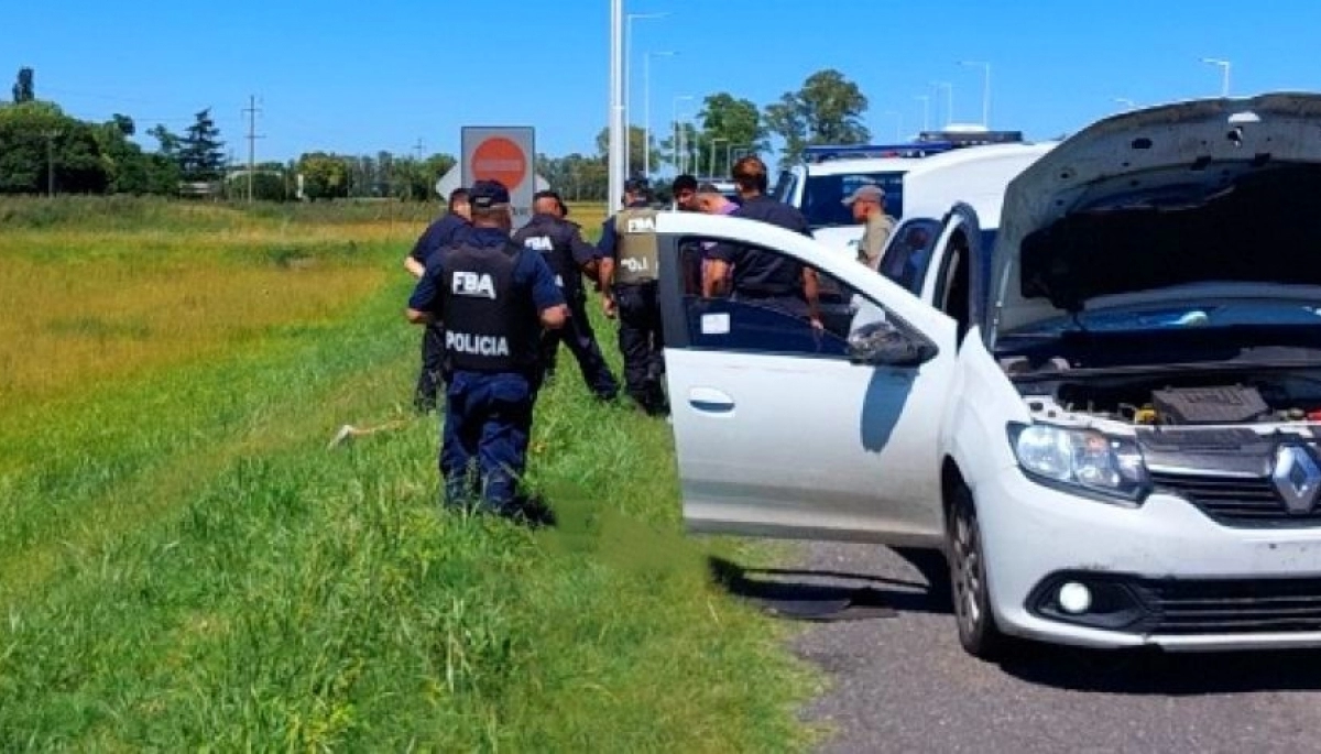 Golpe comando y secuestro, acabó con un auto incendiado y dos detenidos
