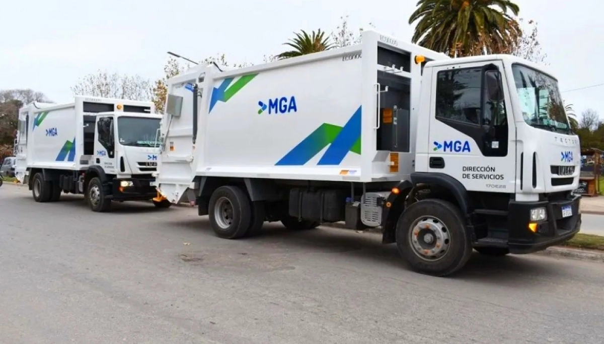 Un recolector de residuos murió al caer dentro de la compactadora del camión