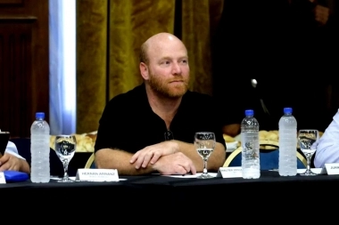 Intendente bonaerense achicó la jornada laboral, pero sin alterar el salario