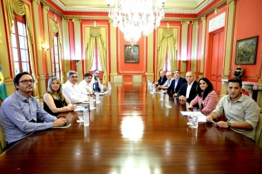 Incertidumbre por la Ley Ómnibus: Kicillof recibió a las PyMES que producen biodiesel