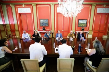 Kicillof reunió a representantes farmacéuticos preocupados por la suba de precios de medicamentos