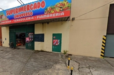 Armados y con el territorio estudiado, tres delincuentes asaltaron un supermercado y a una clienta