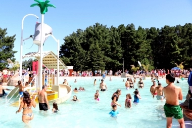 Para mejorar el turismo: en San Cayetano se inauguró el complejo recreativo “Aguas del Pinar”