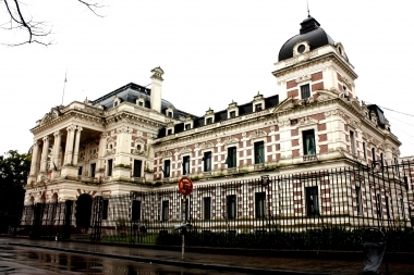 Mirá el calendario de pago para estatales, policías, docentes y médicos bonaerenses