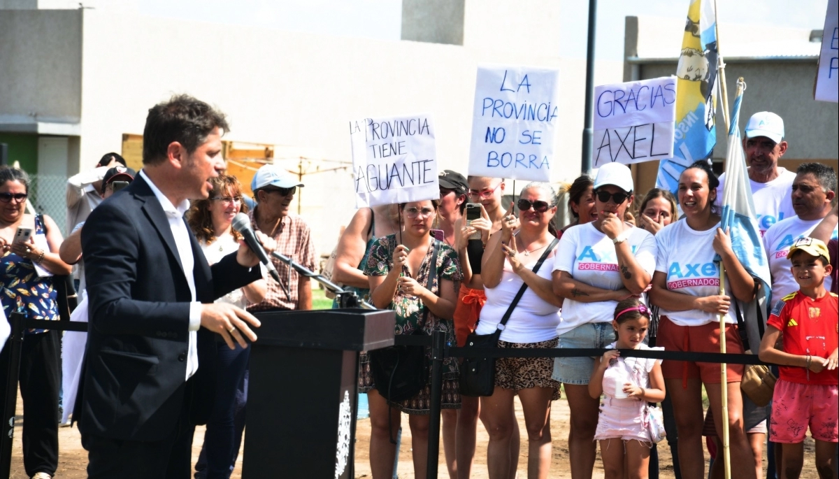 Con todo el equipamiento: Kicillof entregó una ambulancia de alta complejidad en Trenque Lauquen