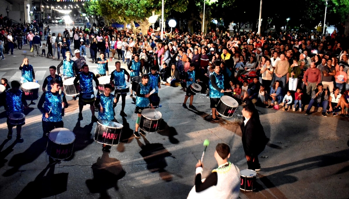El Carnaval llega a Trenque Lauquen: patio gastronómico, artistas locales y artesanos