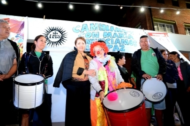 En Presidente Perón, Cantero participó del “Corso de la Familia” y destacó la alta concurrencia del público