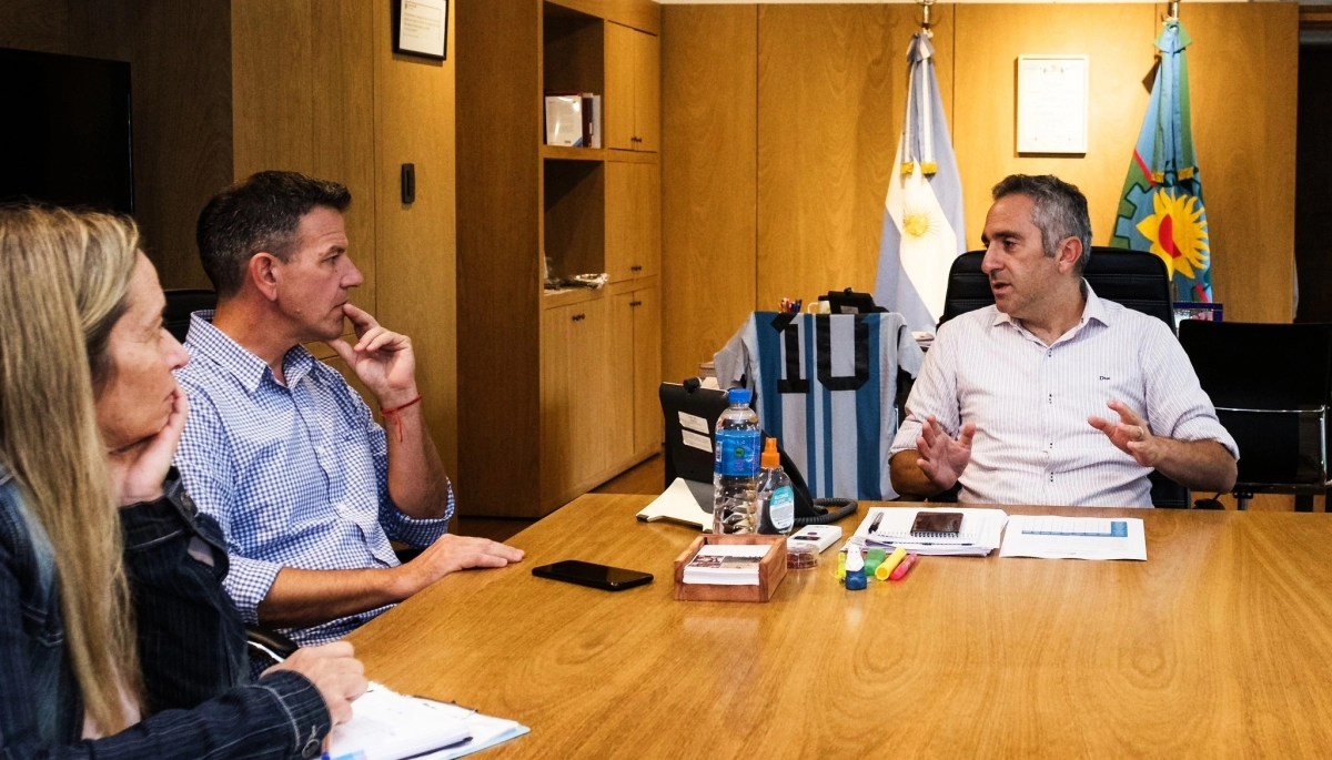 Sciaini y autoridades de Roque Pérez tuvieron un encuentro político con Larroque en La Plata
