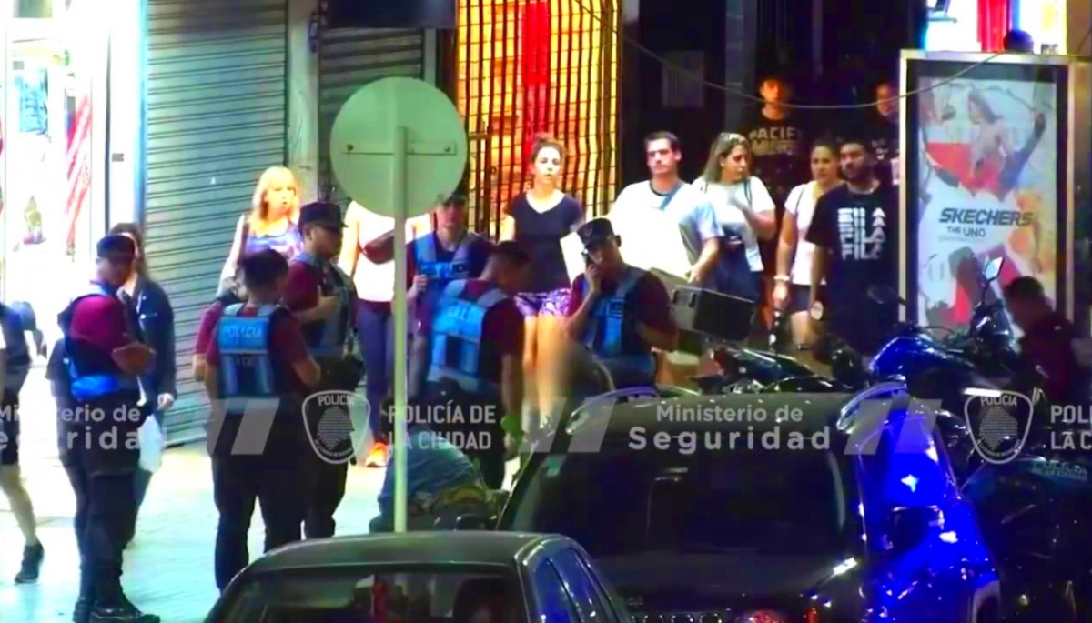 Detuvieron a mujeres que intentaron "punguear" a una joven en una céntrica avenida