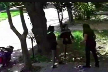En La Plata, violentas motochorras robaron a una chica y la golpearon de manera salvaje
