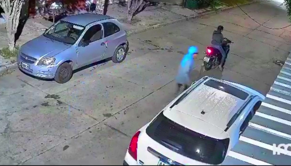 Inseguridad y violencia extrema en Quilmes: pareja de motochorros robó a pocos metros de la comisaría