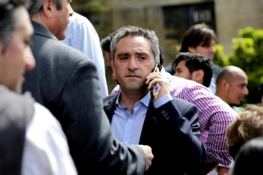Interna peronista: Larroque volvió al ataque y destacó que “no se puede conducir por WhatsApp”