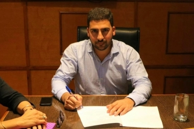 Jerarquización laboral: Egüen creó la carrera de “Docente Municipal” en 25 de Mayo