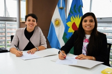 Intendenta radical recibió a una ministra de Kicillof para firmar un convenio de cooperación