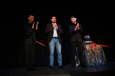 Egüen estuvo presente en el Teatro San Martín: “Esto jerarquiza a nuestra ciudad”