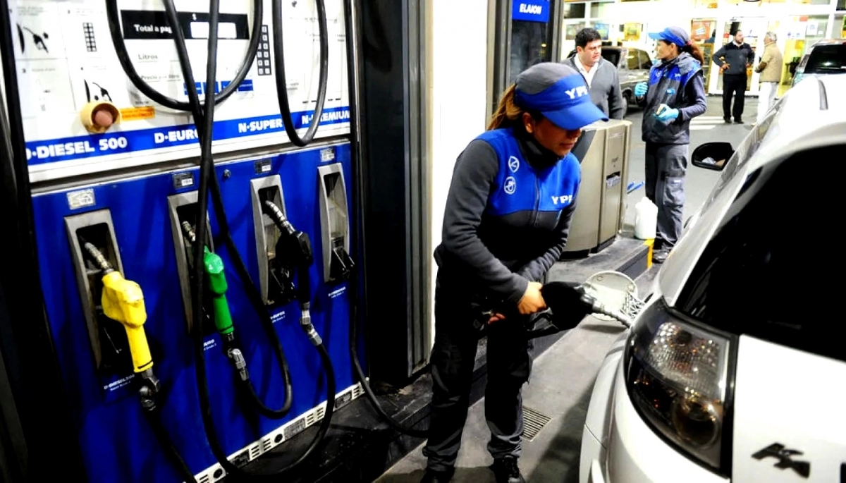 Nación en conflicto con los municipios bonaerenses que cobran la tasa al combustible