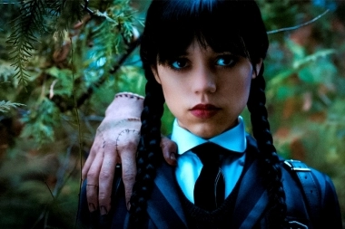 Dedos y un divertido tráiler anunciaron quiénes se sumarán la nueva temporada de “Merlina”