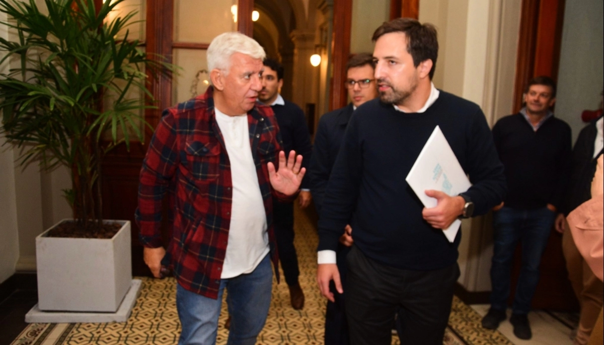 Kreplak va al Senado en busca de apoyo para la creación de empresas de salud estatales