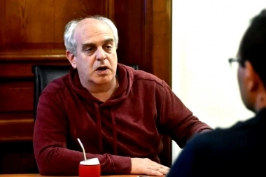 “Piensa que todo lo estatal le pertenece”: senador PRO fustigó el acto “político” de Kicillof