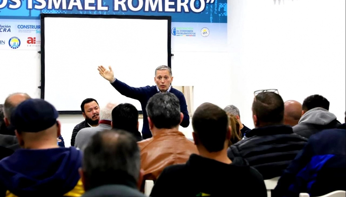 Fernando Gray participó de un encuentro con dirigentes de la UOCRA y el peronismo en San Nicolás