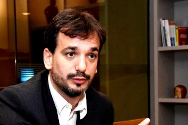 “Endeudador inútil”, “saqueador” y “corrupto”: Galmarini fulminó a “Toto” Caputo