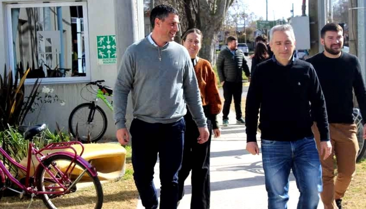 El intendente Walker recibió a Larroque para firmar una serie de millonarias obras en Pila