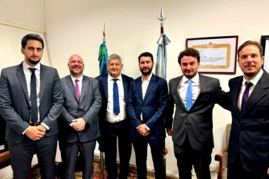 De “inepto” a “alérgico al progreso”: diputados libertarios fustigaron el discurso de Kicillof por la planta de GNL