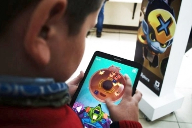 El Senado bonaerense aprobó tratar una ley para regular el uso de pantallas en menores