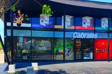 Sin boquetes ni túneles, se llevó una caja fuerte con un botín millonario