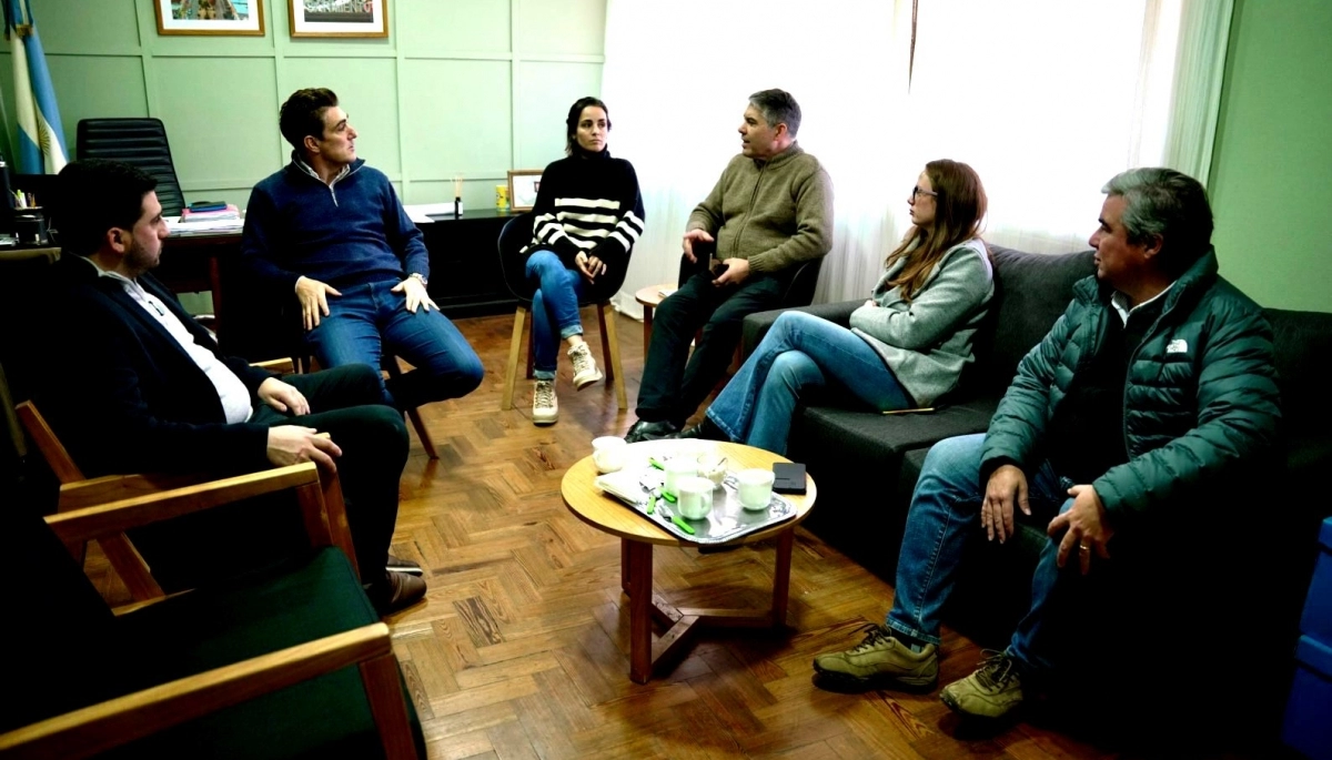 En busca de ganar experiencia, Egüen visitó Capitán Sarmiento para reunirse con Astorino e Iguacel