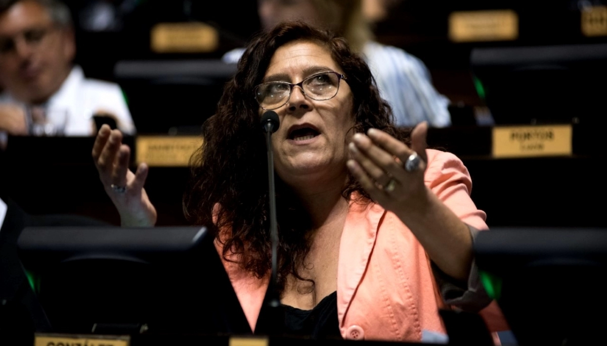 “Vamos a morir”: el desafortunado comentario de una diputada bonaerense por el incendio en la planta de YPF