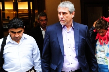 Sigue la guerra peronista: Ferraresi tildó de “mentirosos” a Mayra Mendoza y a Julián Álvarez