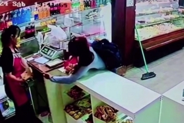 Una dulzura: armada con cuchillo, mujer asaltó una panadería de Avellaneda