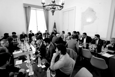 “Discutimos un proyecto de ley sin proyecto de ley”: chicanas de la oposición a Costa por el RIGI bonaerense