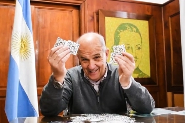 “Esto son”: Zurro comparó a los diputados que fueron al asado de Milei con preservativos