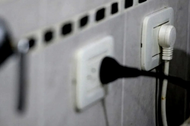 Los tarifazos de Kicillof: habilitaron un nuevo aumento a la luz en territorio bonaerense