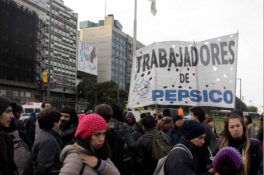 Trabajadores de Cresta Roja y PepsiCo movilizan en autopista Ezeiza-Cañuelas y Vicente López