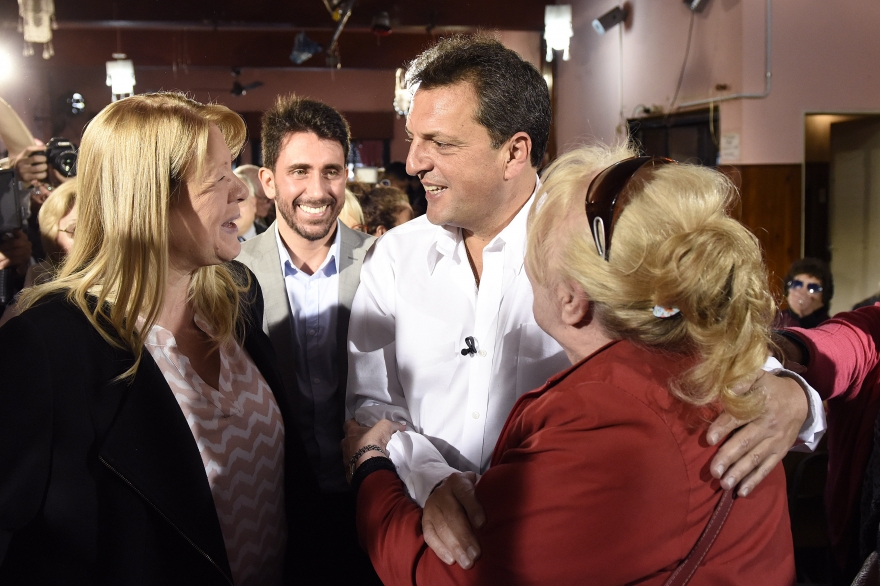 Massa retomó la campaña en San Martín: junto a Stolbizer visitaron un centro de jubilados