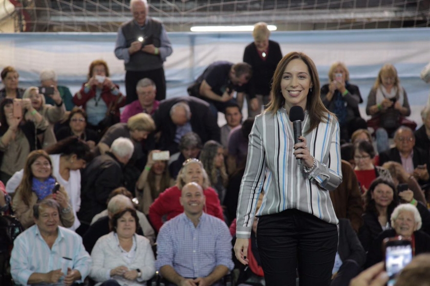 Vidal sigue intentando recuperar votos en Quilmes: junto a Macri encabezó acto con jubilados