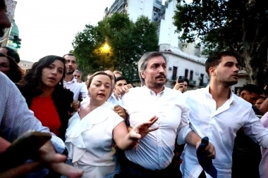Máximo aprovechó la polémica por los libros sexuales en las Escuelas para fustigar a Kicillof