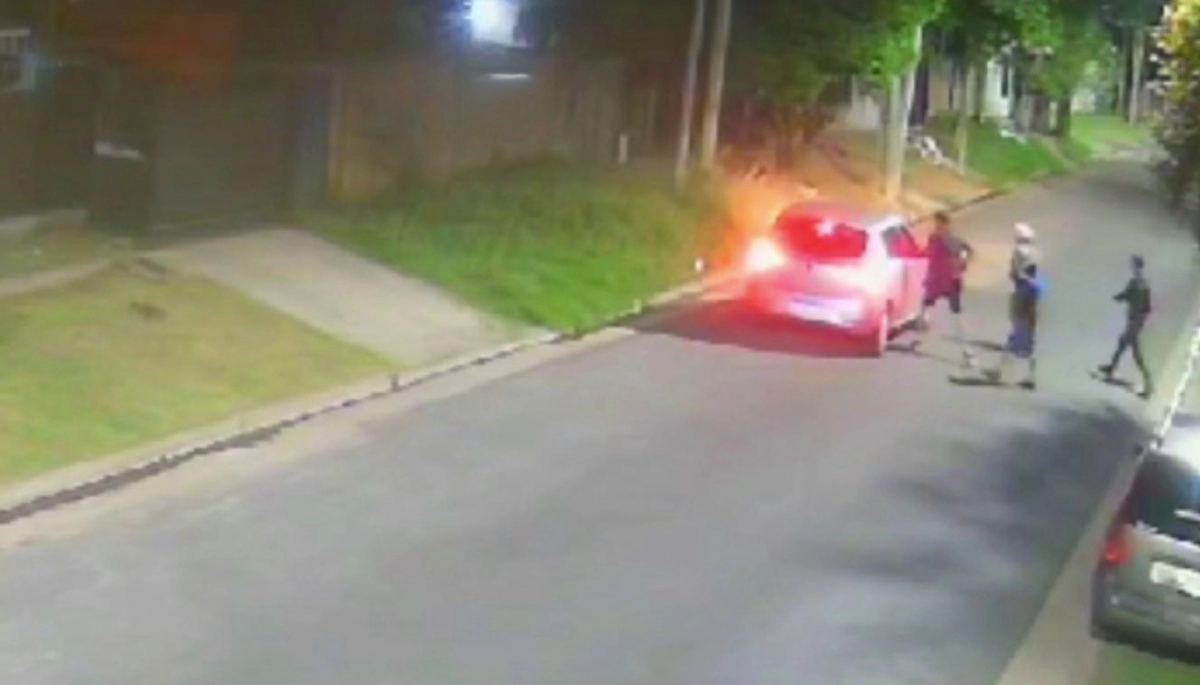 Conurbano violento: banda de chicos atacó a una mujer y la hija autista para robarles el auto
