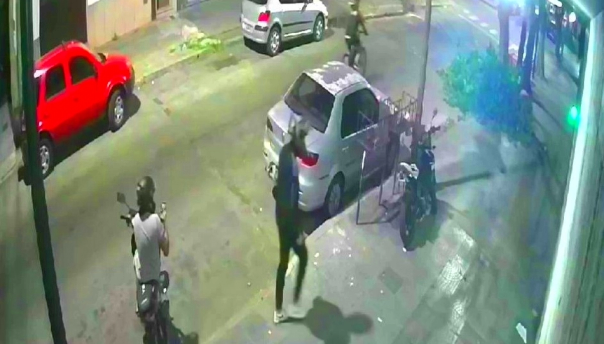 Descontrol en Lanús: en la zona del centro y en menos de dos minutos roban motos con impunidad
