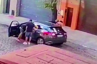 Descontrol en CABA: jubilada fue arrojada a la acera durante un violento robo automotor