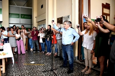 “Sí hay plata”: intendente bonaerense pagará un “bono de reyes” a sus trabajadores municipales