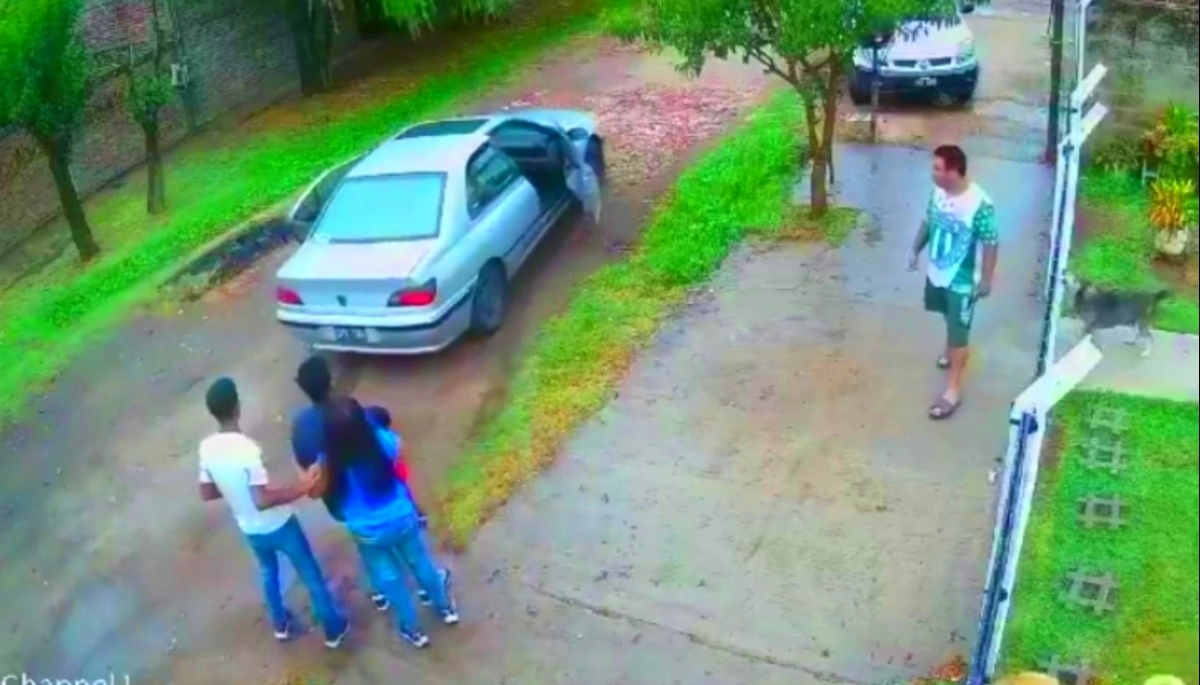 Un bebé en medio de un robo automotor "de boquilla" y sin armas