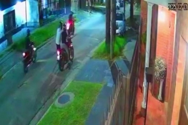 Morón en llamas: motochorros persiguieron y balearon a un hombre para robarle la moto