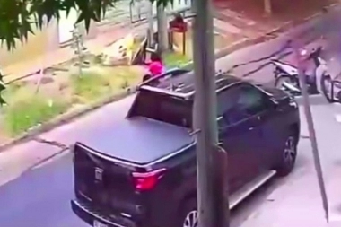 Inseguridad en Tres de Febrero: motochorros hicieron un 2 x 1 de automovilistas en Villa Raffo