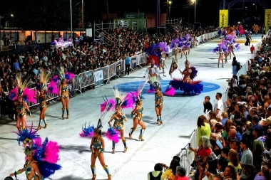 Dolores: más de 8 mil personas coparon la primera noche del Carnaval del Sol