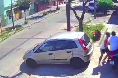 Inseguridad en Tres de Febrero: motochorros golpearon a una mujer durante un brutal asalto en Caseros